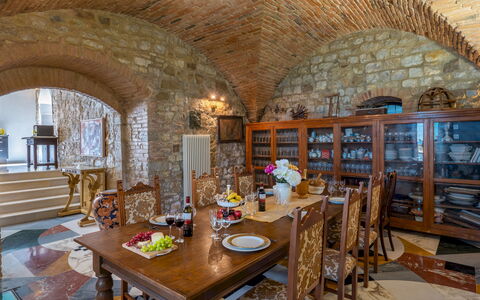 Torre al Poggio 8: Meubles, Design Intérieur, Sol, Sol, Table, Plafond, Chaise, Éclairage, Salle À Manger, Table Cuisine Et Salle A Manger