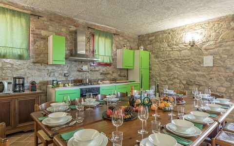 Podere San Ansano 14+2: Meubles, Design Intérieur, Table, Sol, Table Cuisine Et Salle A Manger, Chaise, Plafond, Pièce, Salle À Manger, Cuisine