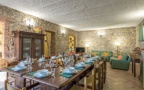 Podere San Ansano 14+2: Meubles, Mur, Table, Chaise, Design Intérieur, Salle À Manger, Table Cuisine Et Salle A Manger, Sol, Plafond, Éclairage