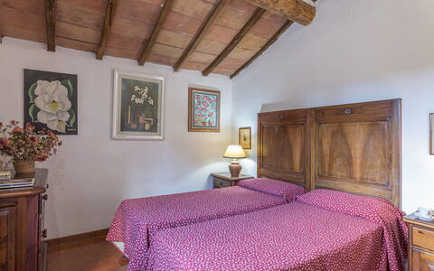 Podere San Ansano 14+2: Meubles, Sol, Pot De Fleur, Chambre, Cadre De Lit, Pièce, Lit, Plante D'Appartement, Literie, Linge