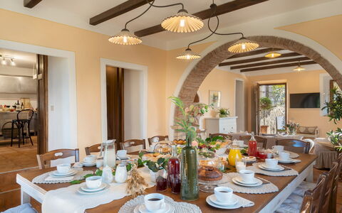 Villa Beltramonto 14: Meubles, Design Intérieur, Salle À Manger, Table, Chaise, Table Cuisine Et Salle A Manger, Plafond, Bois, Luminaire, Éclairage