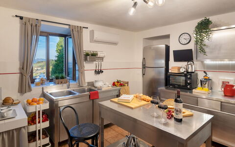 Villa Beltramonto 14: Cuisine, Meubles, Appareil De Cuisine, Aliments, Comptoir, Principaux Appliance, Vaisselle, Électroménager, Pièce, Cuisinière