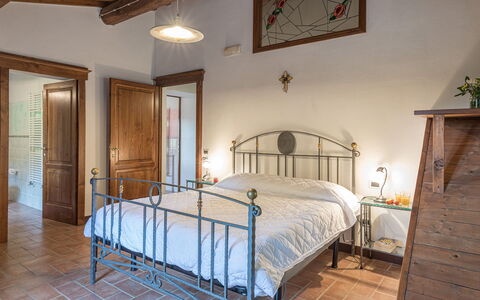 Casa Largnano 6+2: Meubles, Design Intérieur, Mur, Bois, Plafond, Sol, Lit, Chambre, Sol, Pièce