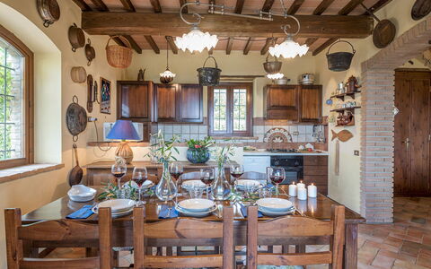 Villa Mila 6: Meubles, Design Intérieur, Bois, Table, Salle À Manger, Table Cuisine Et Salle A Manger, Chaise, Plafond, Sol, Éclairage