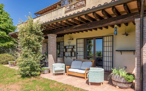 Villa Mila 6: Domicile, Zone Résidentielle, Maison, Porche, Porte, Arbuste, Meubles, Jardin, Chalet