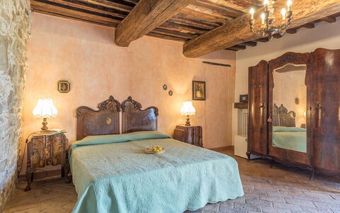 Podere le Corone 14: Mur, Meubles, Chambre, Sol, Domicile, Lit, Cadre De Lit, Pièce, Suite, Linge