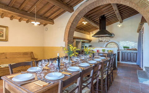 Podere Pratovecchio 14+2: Meubles, Sol, Table, Table Cuisine Et Salle A Manger, Chaise, Salle À Manger, Ferme, Villa, Plante D'Appartement, Comptoir
