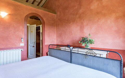 Podere Pratovecchio 14+2: Mur, Meubles, Design Intérieur, Sol, Chambre, Sol, Drap De Lit, Cadre De Lit, Lit, Literie