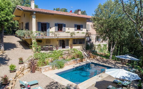 Villa Rinaldi 6: Maison, Zone Résidentielle, Domicile, Porte, Chalet, Biens, Hacienda, Balcon, Ombre, Villa