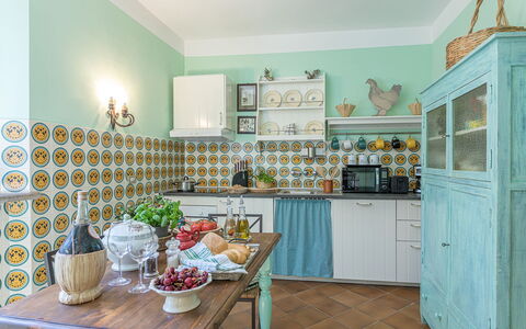 Villa Rinaldi 6: Design Intérieur, Cuisine, Sol, Meubles, Cabinetry, Comptoir, Sol, Pièce, Éclairage, Domicile