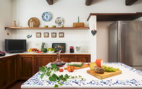 La Panoramica 8: Meubles, Design Intérieur, Bois, Comptoir, Cuisine, Fruit, Sol, Vaisselle, Pièce, Éclairage