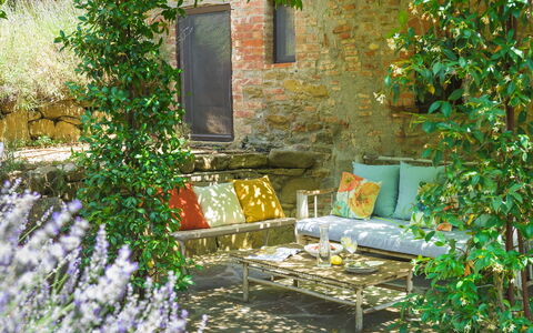 Casa di Pan 6: Meubles, Vert, Jaune, Mobilier De Jardin, Pot De Fleur, Chaise, Jardin, Table, Tableau De Plein Air