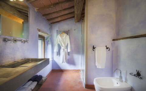 Casa di Pan 6: Mur, Sol, Luminaire Plomberie, Sol, Design Intérieur, Plafond, Plomberie, Robinet, Salle De Bains, Tuile