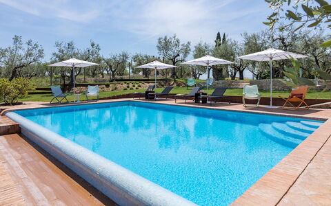Le Residenze dei Potti 12: Piscine, Bleu, Recours, Mobilier De Jardin, Meubles, Balancelle, Eco Hôtel, Jardin, Ombre, Aménagement Paysager