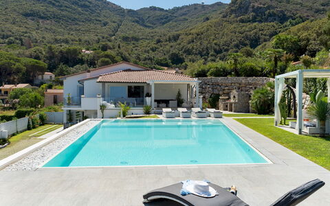 Villa Pietro 10: Piscine, Recours, Loisir, Eco Hôtel, Thermes, Vacances, Ville Resort, Mobilier De Jardin, Biens, Villa