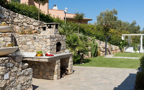 Villa Pietro 10: Jardin, Arbuste, Pot De Fleur, Aménagement Paysager, Dalle, Ombre, Recours, Arrière-Cour, Cour
