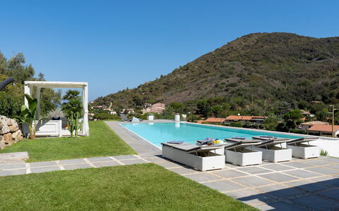Villa Pietro 10: Piscine, Montagne, Recours, Loisir, Eco Hôtel, Chaîne De Montagnes, Mobilier De Jardin, Hôtel, Ombre, Ville Resort