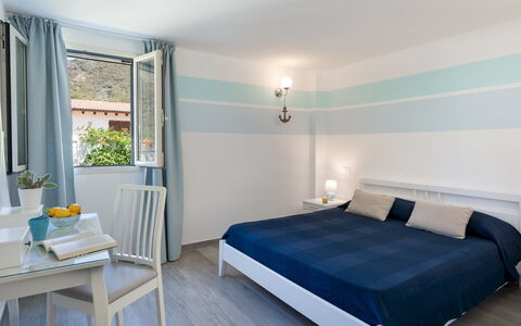 Villa Pietro 10: Meubles, Design Intérieur, Chambre, Lit, Plafond, Domicile, Sol, Linge, Sol, Drap De Lit