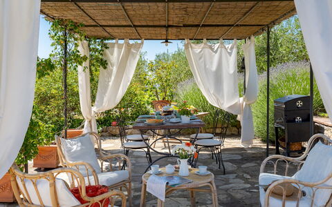 Country House Lo Spigo 4: Meubles, Chaise, Mobilier De Jardin, Table, Tableau De Plein Air, Patio, Ombre, Jardin, Structure En Plein Air, Arrière-Cour