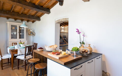 Country House Lo Spigo 4: Meubles, Design Intérieur, Sol, Cuisine, Bois, Comptoir, Table, Plafond, Table Cuisine Et Salle A Manger, Chaise