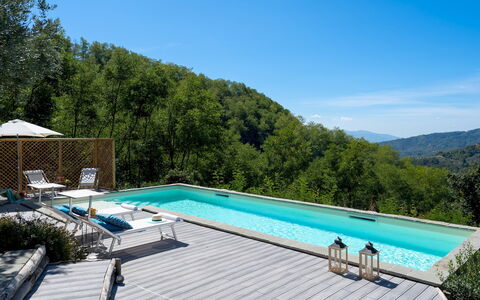 Villa Cristina 3: Piscine, Mobilier De Jardin, Recours, Eco Hôtel, Loisir, Chaîne De Montagnes, Balancelle, Ombre, Plate-Forme, Chaise