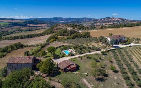 Villa le Logge 12: Maison, Zone Résidentielle, Domicile, Biens, Zone Rurale, Paysage, Lot Terre, Plaine, Établissements Humains, Chalet