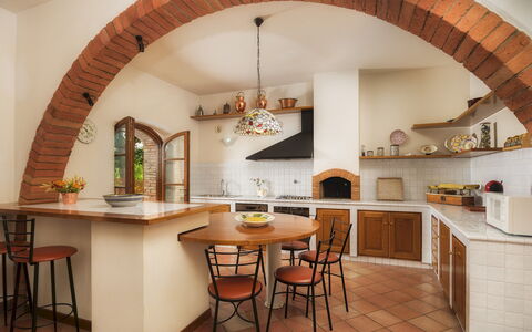 Fonte Pinella 8: Meubles, Design Intérieur, Mur, Sol, Bois, Plafond, Cuisine, Chaise, Table, Sol