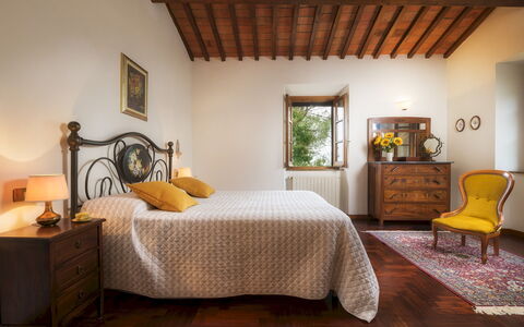Fonte Pinella 8: Meubles, Lit, Design Intérieur, Chambre, Mur, Literie, Drap De Lit, Sol, Bois, Sol