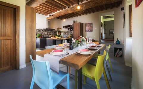 La Vecchia Pieve 8: Meubles, Design Intérieur, Sol, Chaise, Mur, Table, Bois, Table Cuisine Et Salle A Manger, Salle À Manger, Sol