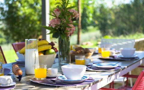 La Vecchia Pieve 8: Vaisselle, Meubles, Serveware, Table, Drinkware, Vaisselle, Assiette, Aliments, Dînette, Chaise