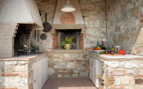 Poggio Novoli 6: Meubles, Mur De Pierre, Tuile, Pot De Fleur, Brique, Cuisine, Plante D'Appartement, Dalle, Matériau Naturel, Conception