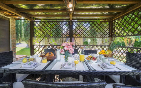 Podere Caprarecce 8: Meubles, Chaise, Table, Recours, Mobilier De Jardin, Eco Hôtel, Table Cuisine Et Salle A Manger, Ombre, Jardin, Tableau De Plein Air