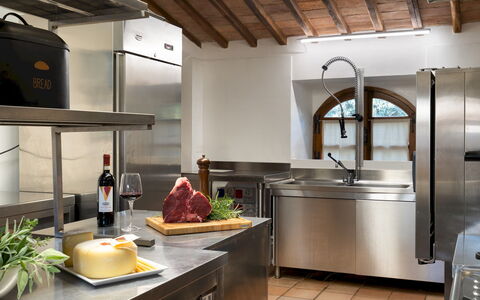 Borgo Gallinaio 32: Appareil De Cuisine, Cuisine, Comptoir, Design Intérieur, Électroménager, Principaux Appliance, Sol, Éclairage, Plafond