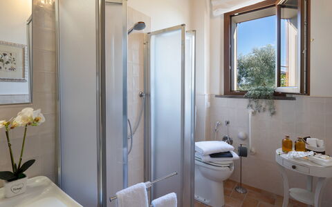 La Buganvilla 14: Mur, Design Intérieur, Luminaire Plomberie, Sol, Domicile, Sol, Pièce, Salle De Bains, Plomberie, Appartement