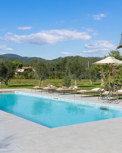 La Buganvilla 14: Piscine, L'Eau, Mobilier De Jardin, Recours, Balancelle, Meubles, Eco Hôtel, Thermes, Chaise, Parapluie