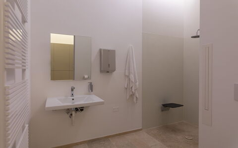 Villa Anna Elisa 8: Sol, Mur, Sol, Luminaire Plomberie, Design Intérieur, Bois, Salle De Bains, Lavabo, Plafond, Miroir