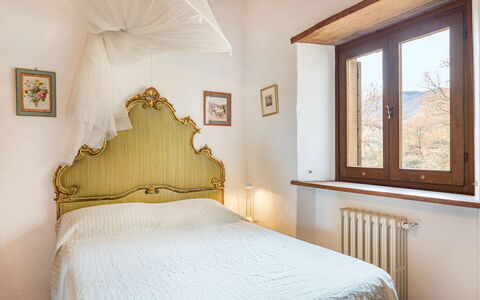 Casale Mollina 6+2: Lit, Literie, Chambre, Design Intérieur, Mur, Drap De Lit, Meubles, Linge, Bois, Pièce