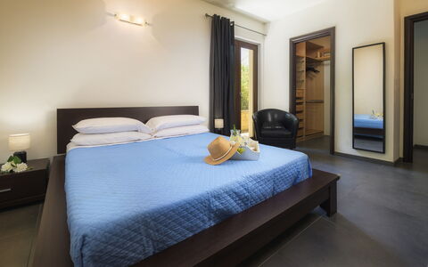 Villa Maggiorana 10: Meubles, Design Intérieur, Lit, Sol, Sol, Chambre, Pièce, Bois, Plafond, Drap De Lit