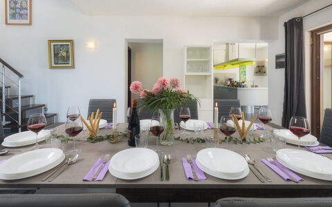 Villa Maggiorana 10: Meubles, Design Intérieur, Table, Chaise, Sol, Plafond, Table Cuisine Et Salle A Manger, Éclairage, Pièce, Salle À Manger
