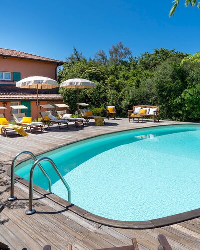 Villa Corallina 12: Piscine, Mobilier De Jardin, Recours, Eco Hôtel, Chaise, Loisir, Parapluie, Hacienda, Villa, Ombre