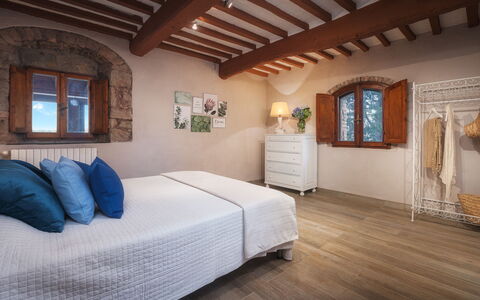 Podere Il Chiesino 8+2: Meubles, Design Intérieur, Mur, Bois, Sol, Chambre, Sol, Lit, Domicile, Pièce