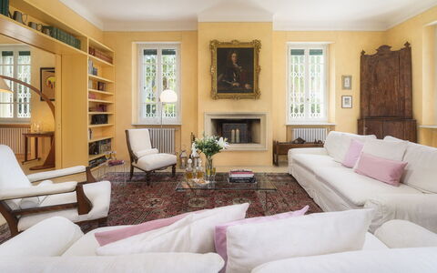 Villa Gaius 8+2: Meubles, Design Intérieur, Sol, Sol, Canapé, Mur, Bois, Salon, Plafond, Pièce