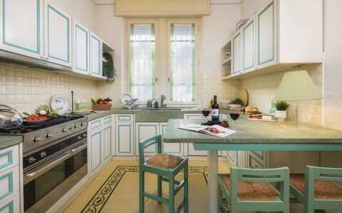 Villa Gaius 8+2: Cuisine, Comptoir, Design Intérieur, Sol, Appareil De Cuisine, Cabinetry, Meubles, Bois, Principaux Appliance, Cuisinière