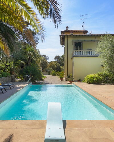 Villa Gaius 8+2: Piscine, Bleu, Recours, Composite, Eco Hôtel, Ombre, Mobilier De Jardin, Thermes, Hacienda, Balancelle