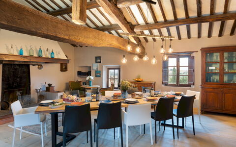 Terra di Siena 14: Meubles, Design Intérieur, Chaise, Table, Sol, Salle À Manger, Table Cuisine Et Salle A Manger, Bois, Plafond, Luminaire