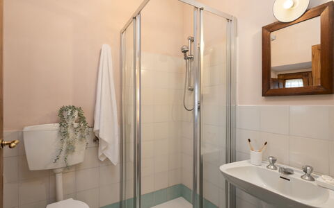Cosciano 12: Salle De Bains, Luminaire Plomberie, Lavabo, Mur, Design Intérieur, Sol, Sol, Évier, Robinet, Miroir