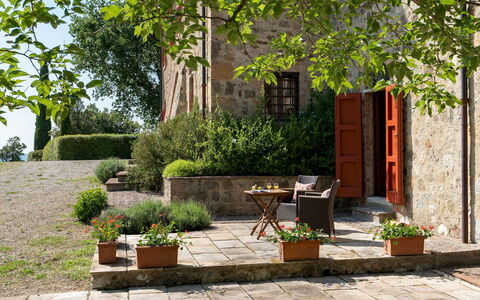 Cosciano 12: Mur, Meubles, Pot De Fleur, Jardin, Chaise, Brique, Dalle, Plante D'Appartement, Mur De Pierre