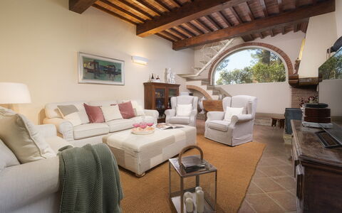 Il Fienile 4: Meubles, Design Intérieur, Canapé, Mur, Sol, Salon, Pièce, Sol, Chaise, Plafond