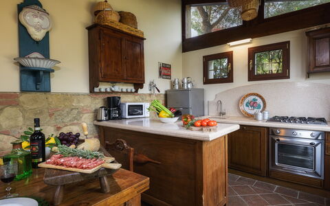 Il Fienile 4: Meubles, Cuisine, Design Intérieur, Comptoir, Bois, Sol, Cabinetry, Appareil De Cuisine, Éclairage, Pièce
