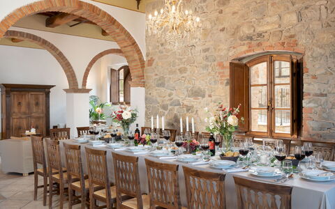 Guado al Sole 26+4: Meubles, Table, Design Intérieur, Vaisselle, Chaise, Table Cuisine Et Salle A Manger, Nappe De Table, Salle À Manger, Restaurant, Plafond